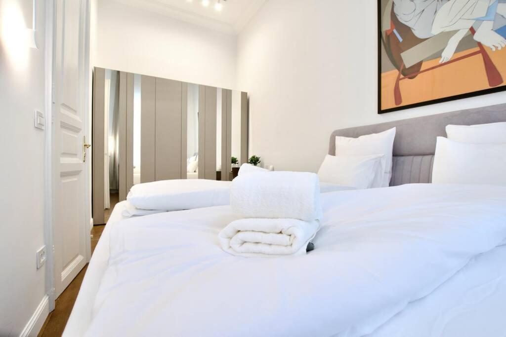 Premium By Hi5- Roekk Szilard 3 Bedroom Boedapest