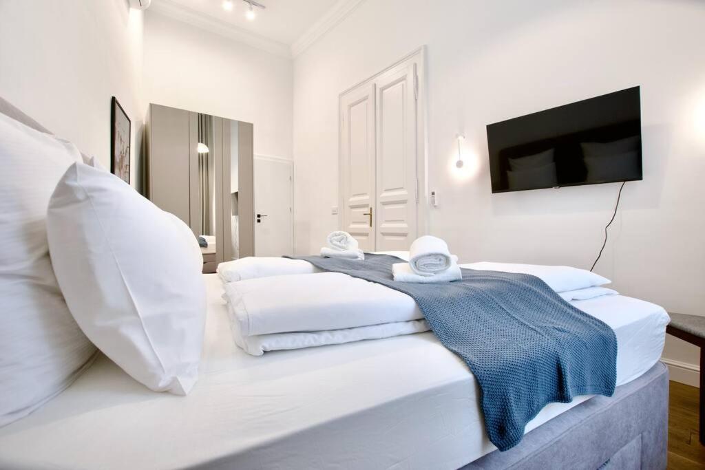 Premium By Hi5- Roekk Szilard 3 Bedroom *