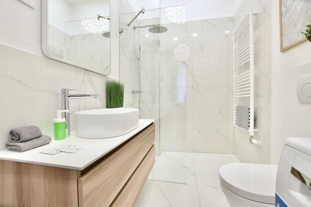 Premium By Hi5- Roekk Szilard 3 Bedroom Appartement