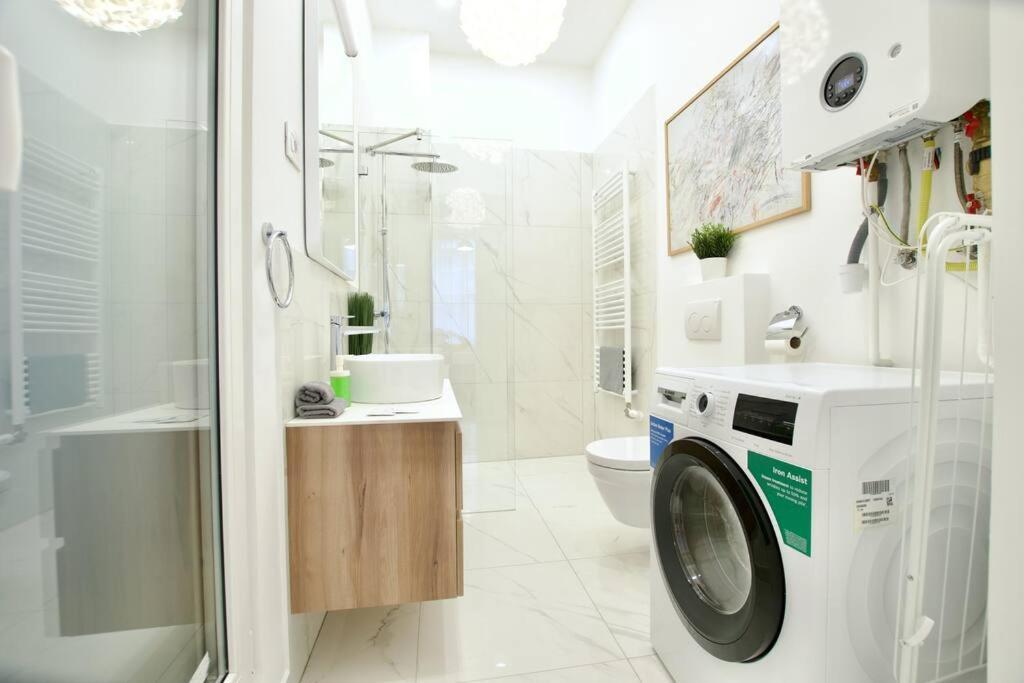Premium By Hi5- Roekk Szilard 3 Bedroom Boedapest